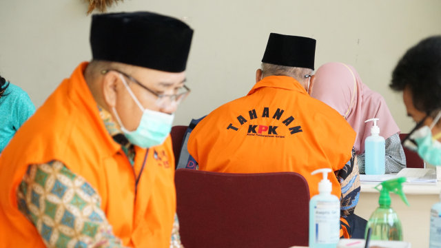 Eks Komisioner KPU hingga Mantan Dirut Jiwasraya Jalani Swab Test di Rutan KPK (7131)