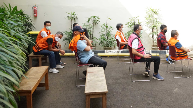 Eks Komisioner KPU hingga Mantan Dirut Jiwasraya Jalani Swab Test di Rutan KPK (7128)