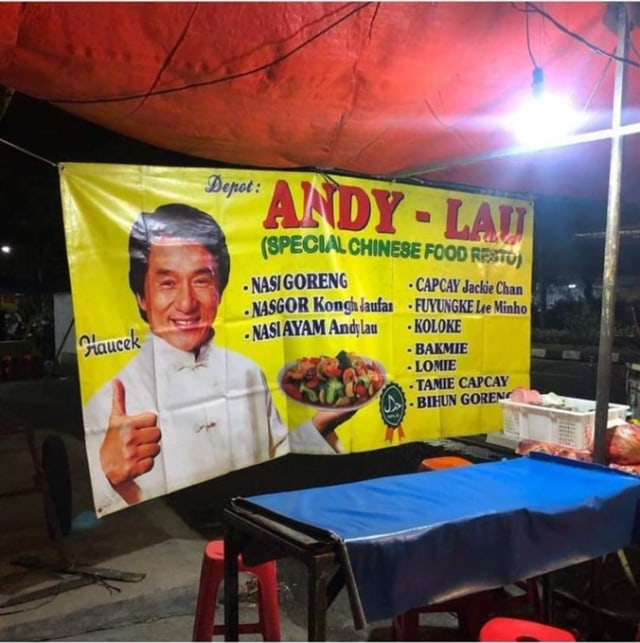 Viral sebuah spanduk warung makan bernama Andy Lau namun bergambar Jackie Chan. (Foto: Twitter/Tangkapan Layar @Eko_kuntadhi)