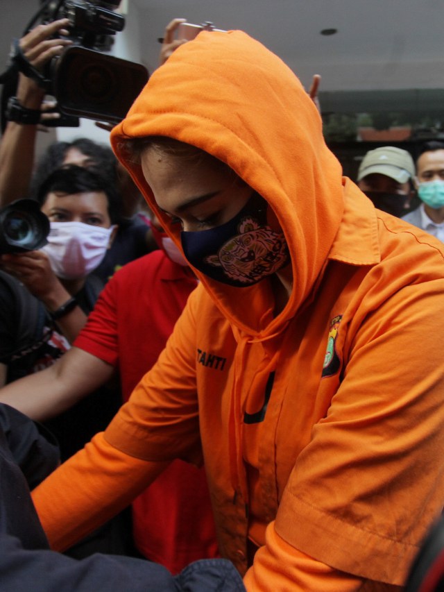 Catherine Wilson usai rilis kasus narkotika di Polda Metro Jaya, Jakarta, Sabtu (18/7). Foto: Reno Esnir/Antara Foto