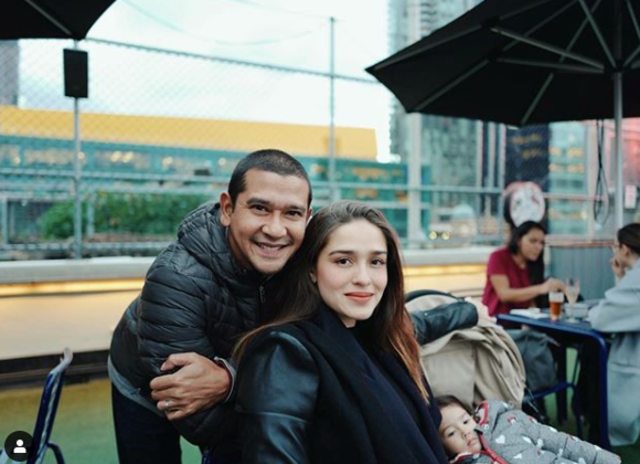 Tidak Digelar Secara Mewah, 5 Artis Ini Menikah dengan Sederhana (5242)