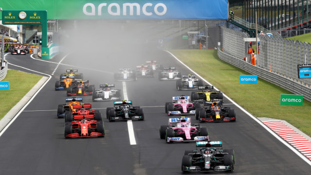 F1 Grand Prix Hongaria dimulai di Hungaroring, Budapest, Hungaria, Minggu (19/7). Foto: Mark Thompson/Pool via REUTERS