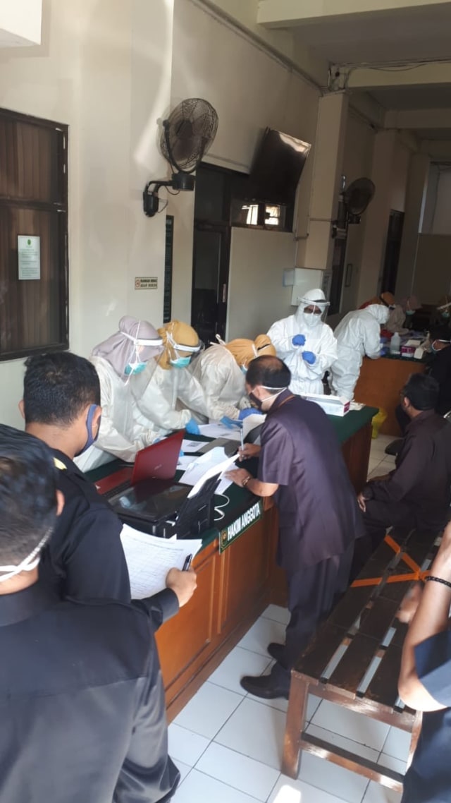 Seluruh Pegawai PN Semarang Dites Swab. Foto: Istimewa