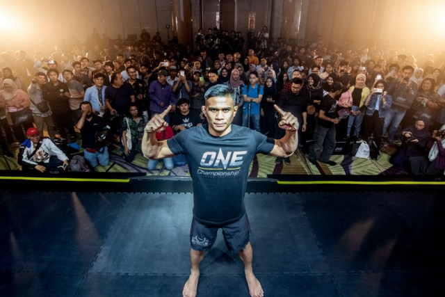Eko Roni Saputra merupakan atlet asal Indonesia yang tengah bermukim dan berlatih di Evolve MMA Singapura (ONE Championship)