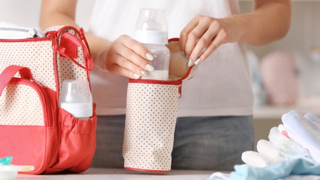 Menyeduh Susu Formula di Rumah untuk Dibawa Bepergian Ternyata Merugikan Bayi (54565)