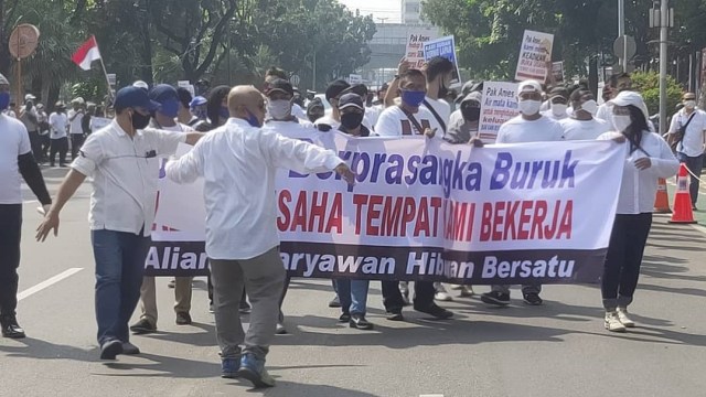 Demo pekerja diskotek hingga griya pijak di Balai Kota Jakarta. Foto: Instagram/@satpolpp.dki