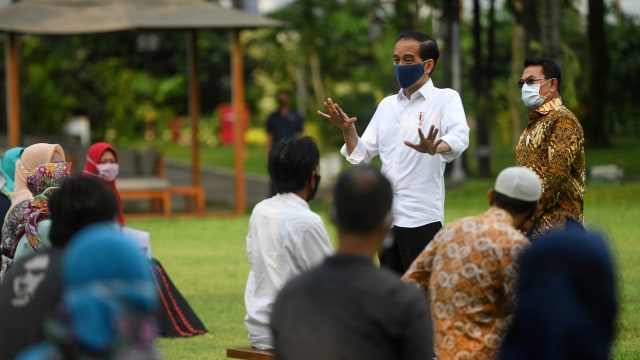 Jokowi: Saya Harap Tidak Ada yang Menolak Vaksin Corona (9516)
