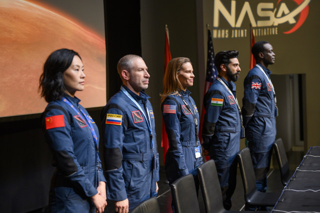 Hilary Swank Pimpin Misi Berisiko Tinggi ke Mars di Serial Netflix Terbaru (26537)
