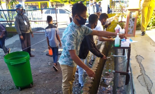 Siswa SMK Sanjajaya Bajawa menerapkan protokol kesehatan. Foto: istimewa.