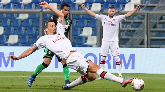 Zlatan Ibrahimovic Dikabarkan Akan Bertahan di AC Milan (142730)