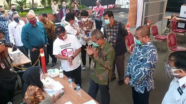 Ketua KPU RI Arief Budiman menghadiri simulasi pemungutan suara Pilkada 2020 di Kantor KPU, Jakarta Pusat. Foto: Facebook/@KPU RI