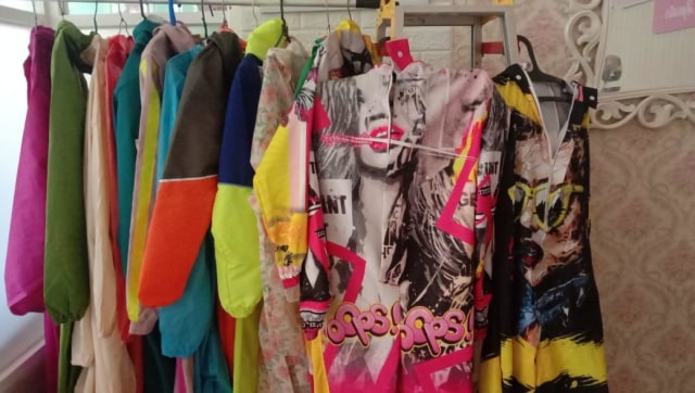 Koleksi APD nyentrik dan fashionable milik Nina Agustin, Dokter Gigi di Malang. Foto: Dok. Istimewa