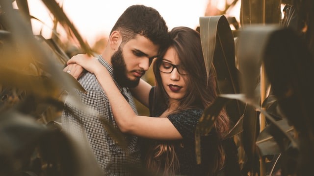 Ilustrasi pria tertutup. Foto: Unsplash