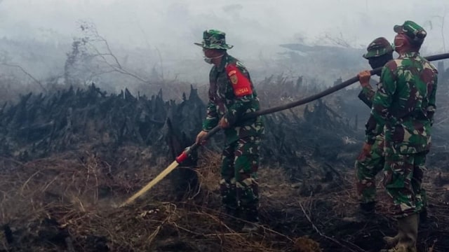 Proses pemadaman api Karhutla di Jambi tahun 2019 lalu. (Foto: dok jambikita)