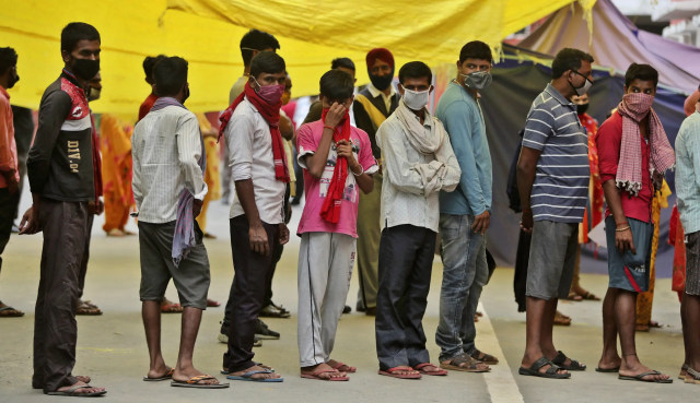 Aktvitas Warga India di Tengah Lonjakan Virus Corona. Foto: Bikas Das/AP Photo