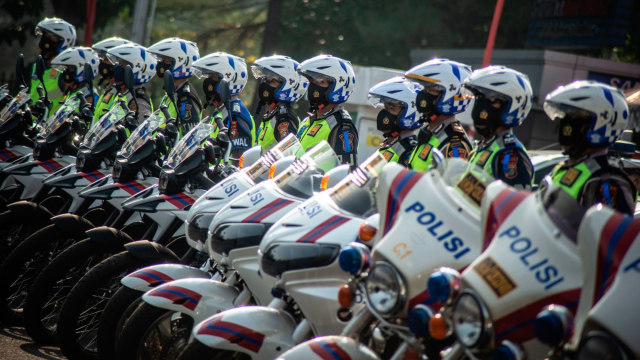Sejumlah Polisi Lalu Lintas Wanita mengikuti Apel gelar Pasukan Operasi Patuh Jaya Tahun 2020 di Polda Metro Jaya, Jakarta, Kamis (23/7/2020).  Foto: Aprillio Akbar/ANTARA FOTO