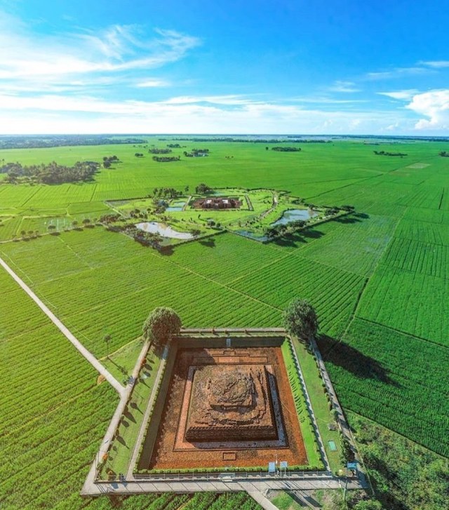 Candi Batujaya, Karawang Foto: Instagram: Alivikry