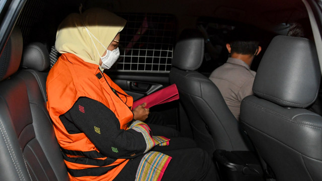 Mantan Kepala Divisi III/Sipil/II PT Waskita Karya (Persero) Tbk Desi Arryani ditetapkan sebagai tersangka di gedung KPK, Jakarta, Kamis (23/7). Foto: M Risyal Hidayat/ANTARA FOTO