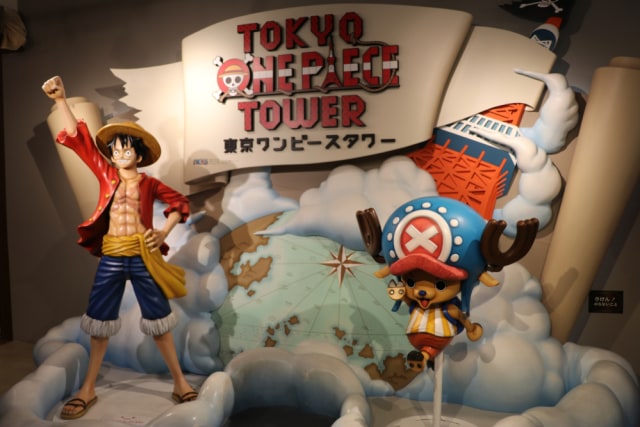 Patung Monkey D. Luffy dan Tony Tony Chopper di Tokyo One Piece Tower Foto: Shutter Stock
