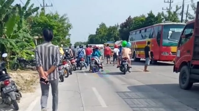 Kecelakaan lalu-lintas di jalan raya Bojonegoro - Cepu, turut Desa Leran Kecamatan Kalitidu Bojonegoro. Jumat (24/07/2020)