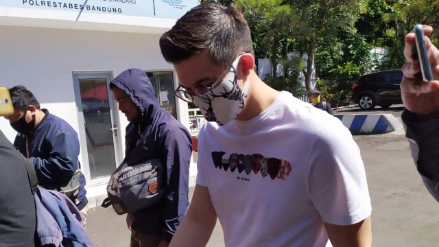 Irwansyah Datangi Polrestabes Bandung Terkait Laporan Medina Zein (68377)