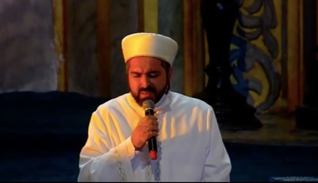 Suasana di Dalam dan di Luar Hagia Sophia Jelang Salat Jumat Perdana (125012)