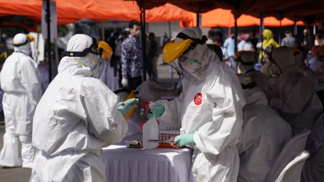Pemprov Jabar Gencarkan Tes Swab Corona di Kawasan Industri (90901)