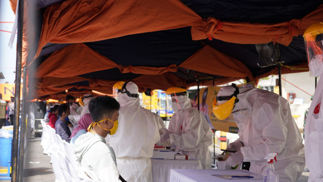 Pemprov Jabar Gencarkan Tes Swab Corona di Kawasan Industri (90902)