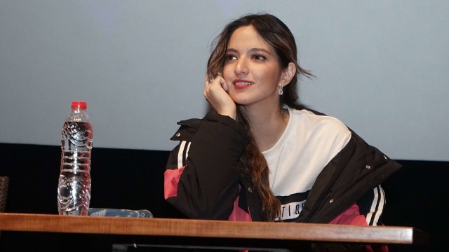 Punya Kolam Renang, Nia Ramadhani Heran Anaknya Lebih Senang Nyebur di Ember (1)