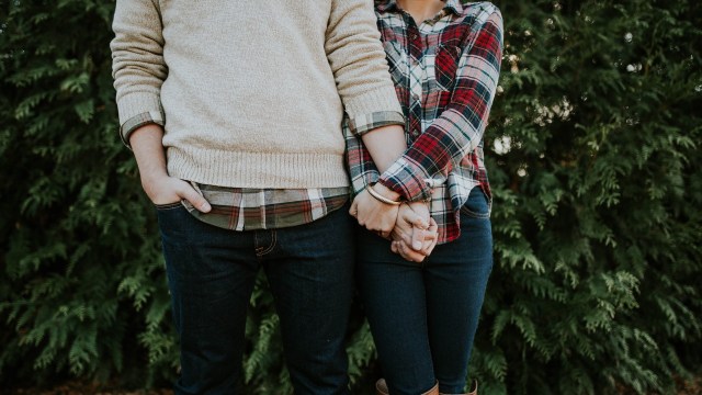 Ilustrasi pasangan zodiak Cancer dan Leo. Foto: Unsplash