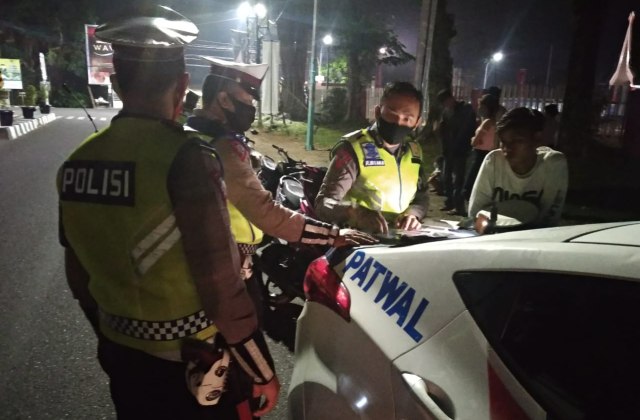 Razia Kendaraan di Jambi: 26 Tilang STNK dan 7 Motor Diangkut Polisi (53470)