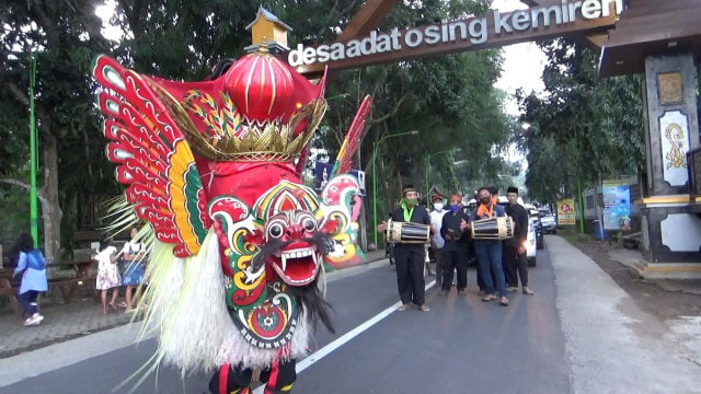 Arak arakan Barong Sebelum Acara bersih Desa Di Mulai Photo@CakWer