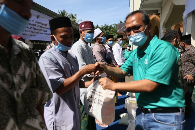 PLN Aceh Salurkan CSR Bantu Warga Terimbas COVID-19 (1362730)