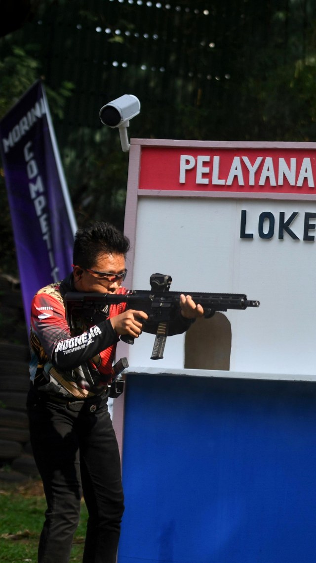 Peserta saat mengikuti kejuaraan menembak Piala Kapolri di Lapangan Tembak Senayan, Jakarta, Minggu (26/7). Foto: Akbar Nugroho Gumay/ANTARA FOTO