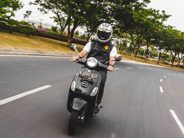 Ilustrasi mengendarai sepeda motor. Foto: Bangkit Jaya Putra/kumparan