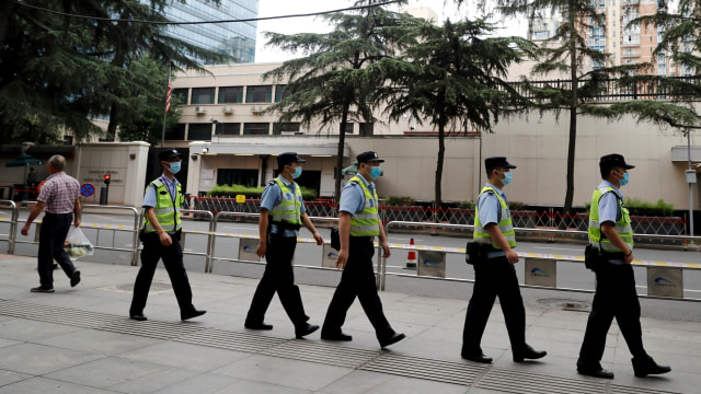 Staf Konsulat AS di Chengdu, China, Kemasi Barang-barang Jelang Penutupan (78871)