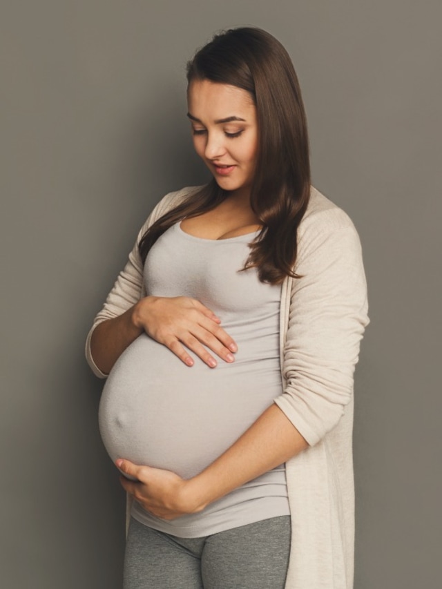 Ilustrasi ibu hamil dan pilihan melahirkan caesar atau normal Foto: Shutterstock