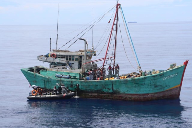 Aksi Kapal Bakamla RI Sergap Kapal Ikan Vietnam di Laut Natuna Utara Foto: Dok. Istimewa