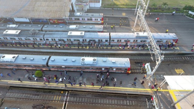 Penumpang KRL Senin Pagi Capai 111.626 Orang (1248)