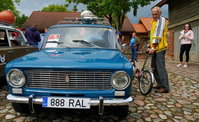 Foto: Parade Peringatan 50 Tahun Mobil Merek Lada (363889)
