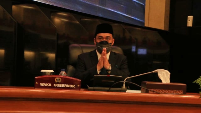 Wakil Gubernur DKI Jakarta Ahmad Riza Patria menghadiri Rapat Paripurna di Gedung DPRD DKI Jakarta, Senin (27/7). Foto: Pemprov DKI Jakarta