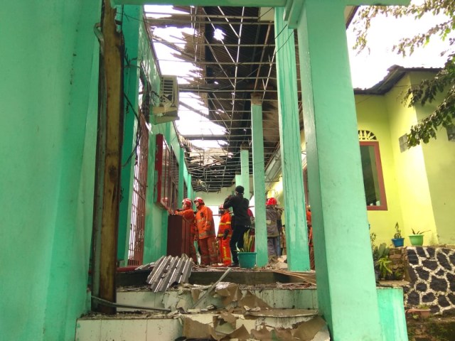 Gedung SMAN 3 Tanjungpinang yang terbakar. Foto: Ismail/kepripedia.com