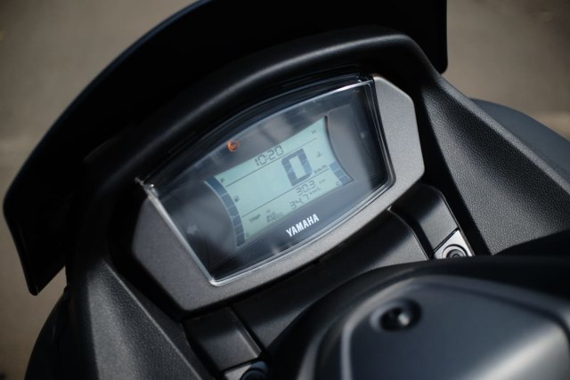 Tampilan panel instrumen speedometer all new Yamaha NMax. Foto: Bangkit Jaya Putra/kumparan