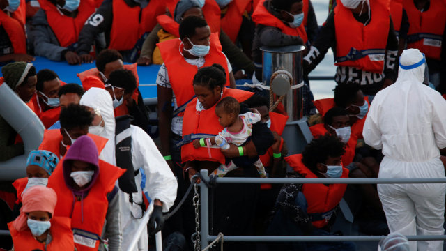 Tentara Malta Selamatkan 95 Imigran dari Kapal yang Tenggelam (93807)