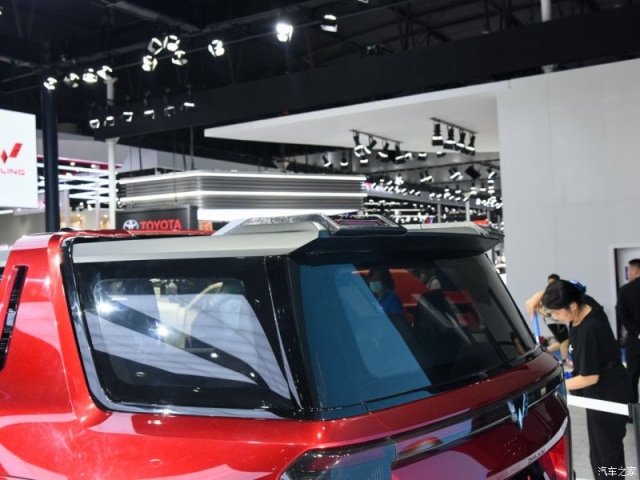 Wuling Hongguang X, Si SUV Baru yang Serba Kotak (618590)