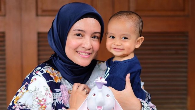Intan Nuraini Gunakan Kemampuan Aktingnya saat Bacakan Dongeng untuk Anak (1223299)
