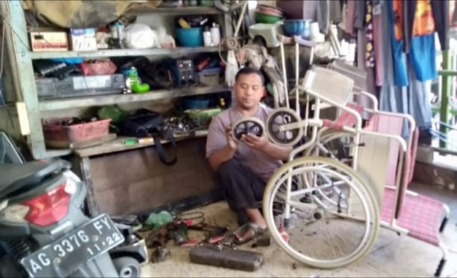 Orderan Terhenti Disabilitas Di Surabaya Jual Barang Bekas Untuk Bertahan Hidup Kumparan Com