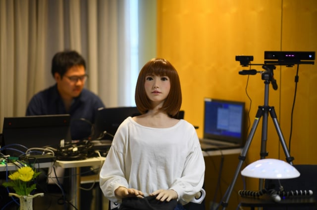 Robot Erica yang mendapatkan peran di film "b". Foto: Gabriel Bouys/AFP