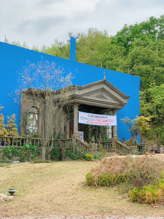 5 Lokasi Drama Korea It's Okay to Not Be Okay, Ada Kafe yang Jadi RSJ, lho (376750)