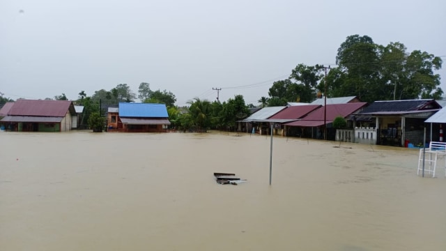 Genangan banjir di Aceh Barat. Foto: Siti Aisyah/acehkini